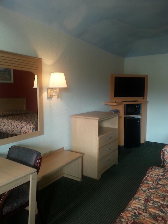 Crystal Inn 249 North Louetta Стая снимка